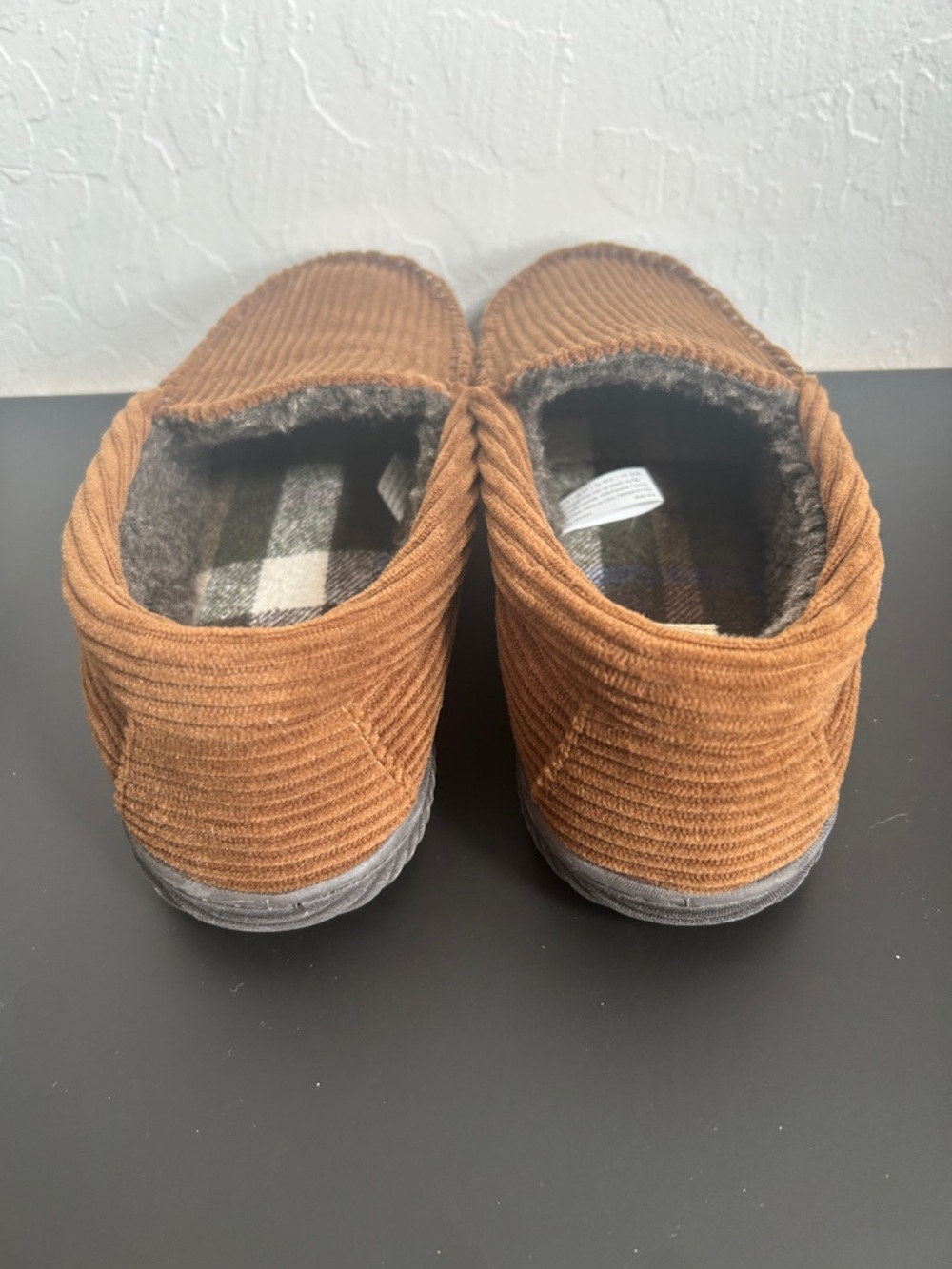 NWT Men’s Memory foam Corduroy Moccasin Slippers with faux fur lining size 7-8 - Picture 5 of 7